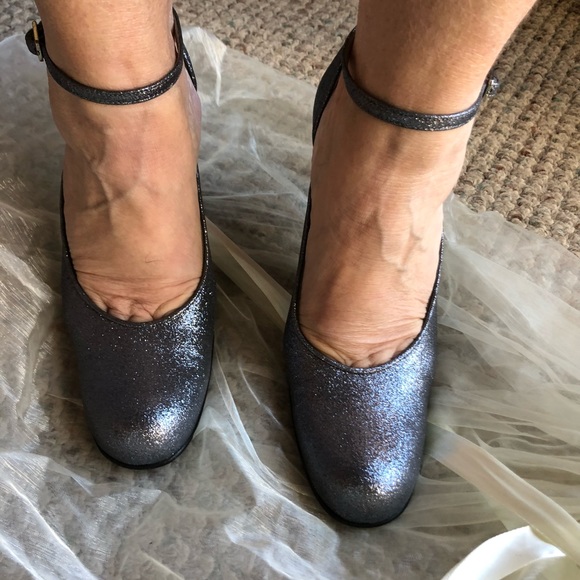 DOLCE & GABBANA Pewter Silver Glitter Heels! Magnificent! NWOT/ Made in Italy. - Picture 3 of 16